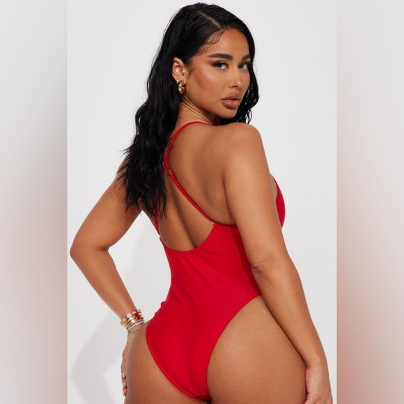 NWT Fashion Nova Gabriela Cut Out 1 Piece Swimsuit - Red Plus Size 2X - Picture 3 of 8